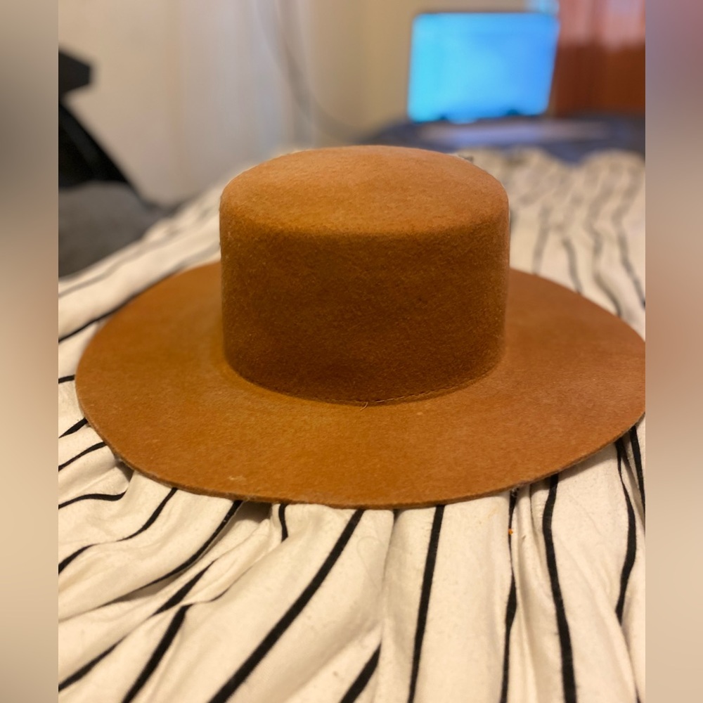 Camel tan Gigi Pip hat size M/L